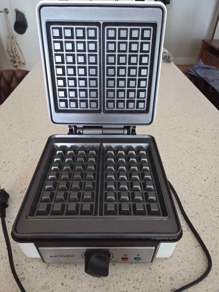 Belgian Waffle Maker - photo 2