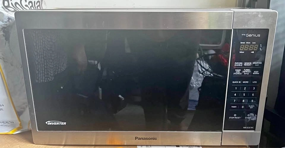 Panasonic Inverter The Genius Microwave NN-SC678C