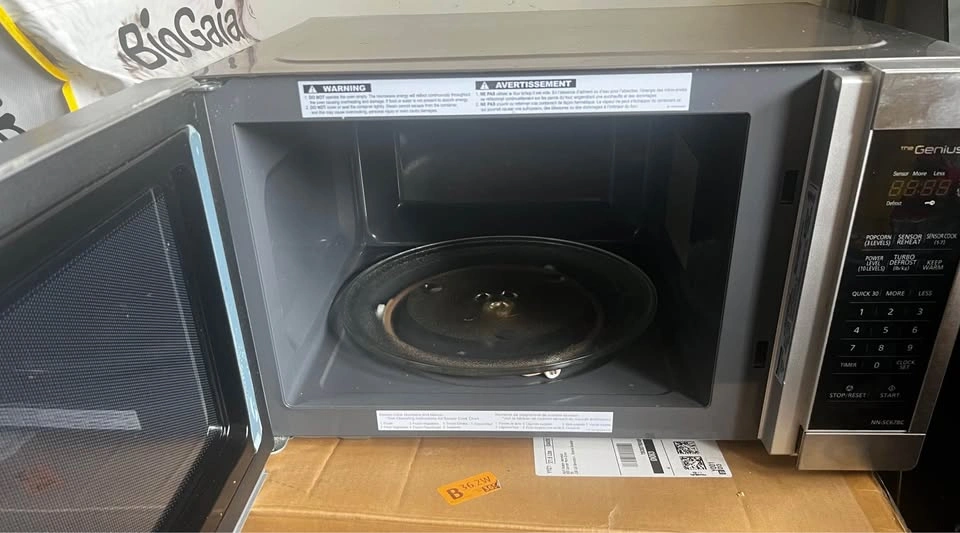 Panasonic Inverter The Genius Microwave NN-SC678C - photo 2