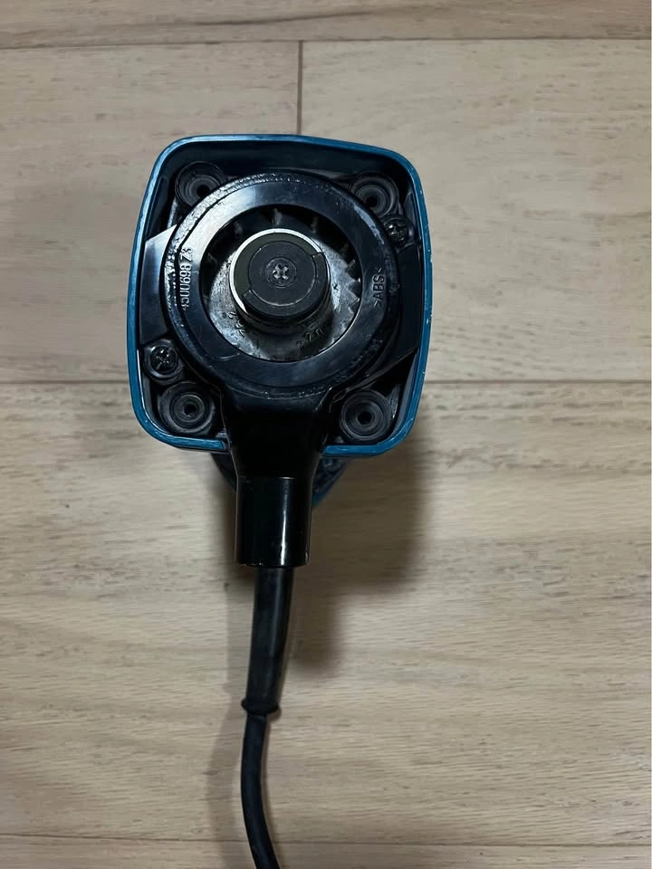 Corded Makita finishing sander - photo 4