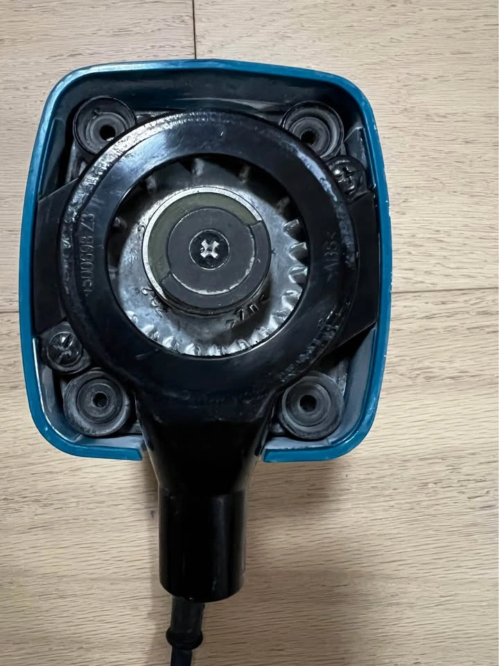 Corded Makita finishing sander - photo 5