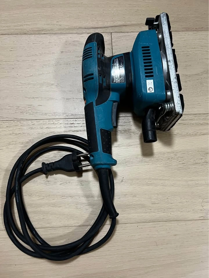 Makita finishing sander - photo 2