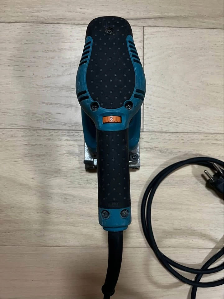 Makita finishing sander - photo 3