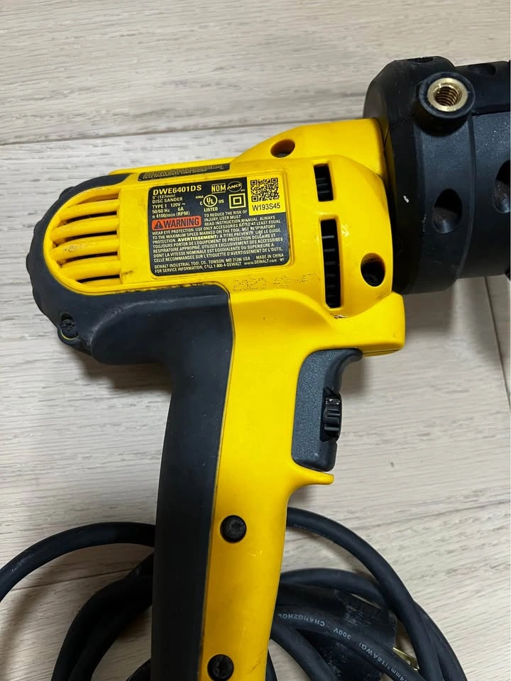 Corded DeWalt sander - photo 4