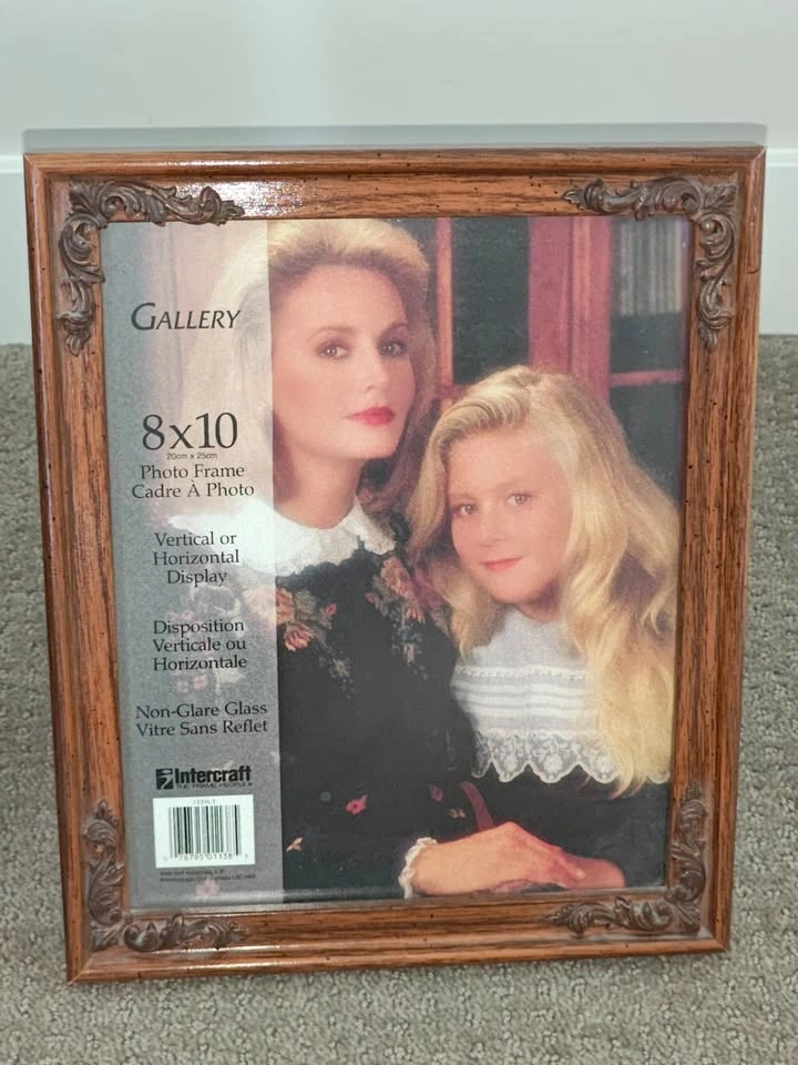 Pair of Vintage Intercraft 8x10 Wood Picture Photo Frames - photo 2