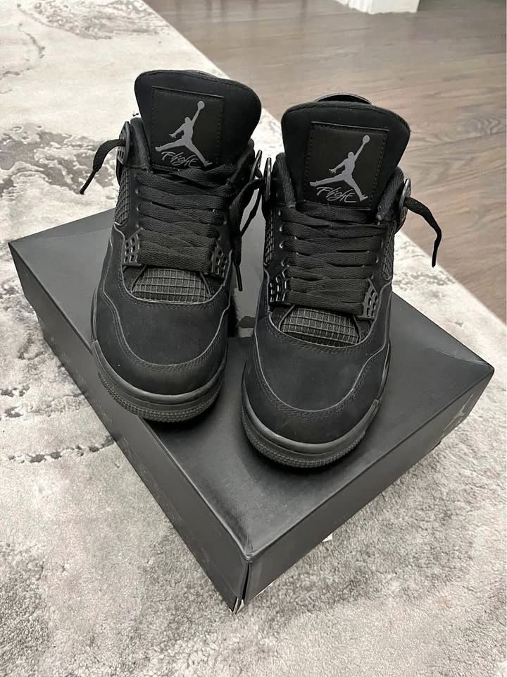 Jordan 4 Black Cats - Size 7 US COMES WITH BOX