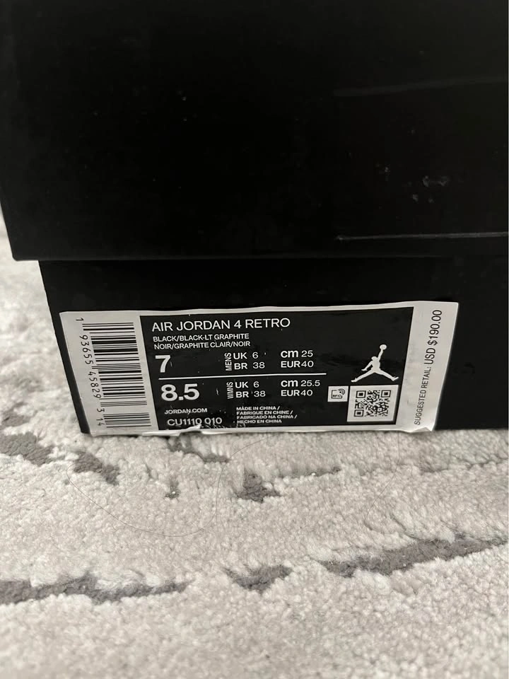 Jordan 4 Black Cats - Size 7 US COMES WITH BOX - photo 2