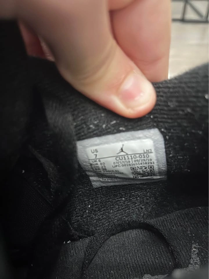 Jordan 4 Black Cats - Size 7 US COMES WITH BOX - photo 4