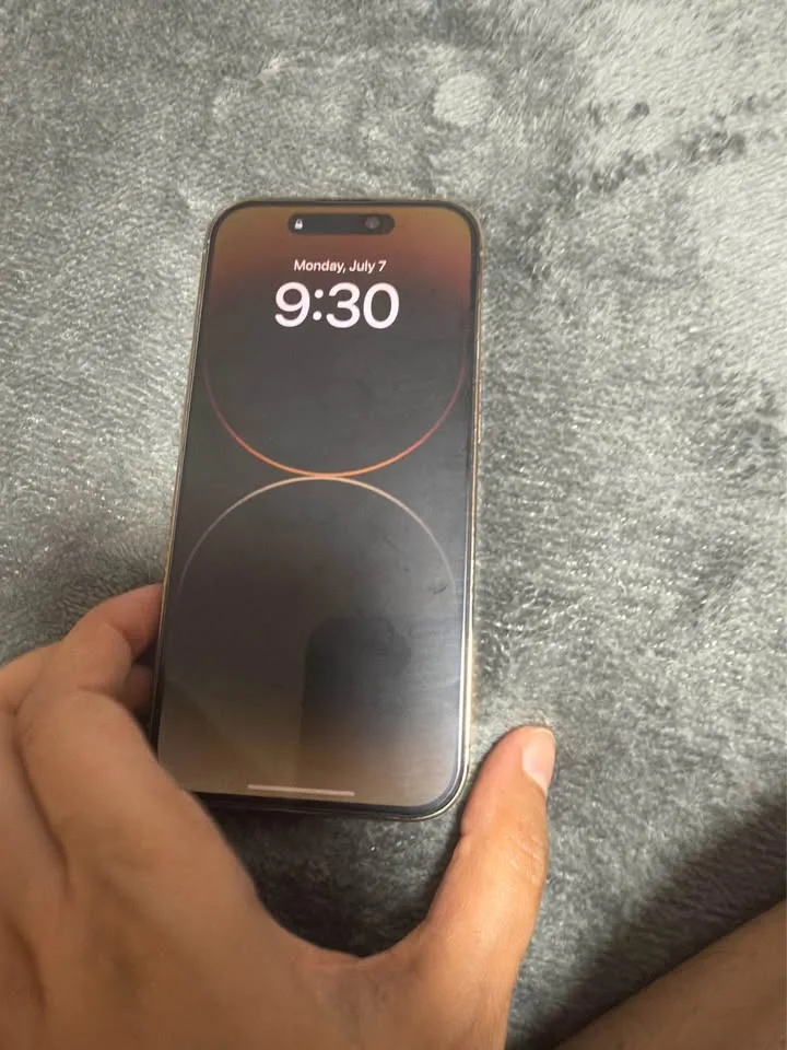 iPhone 14 Pro 128 GB Gold image indicator(2)