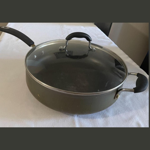 Thanksgiving Hero: Deep 5-Qt Family Pan w/ Glass Lid - photo 2