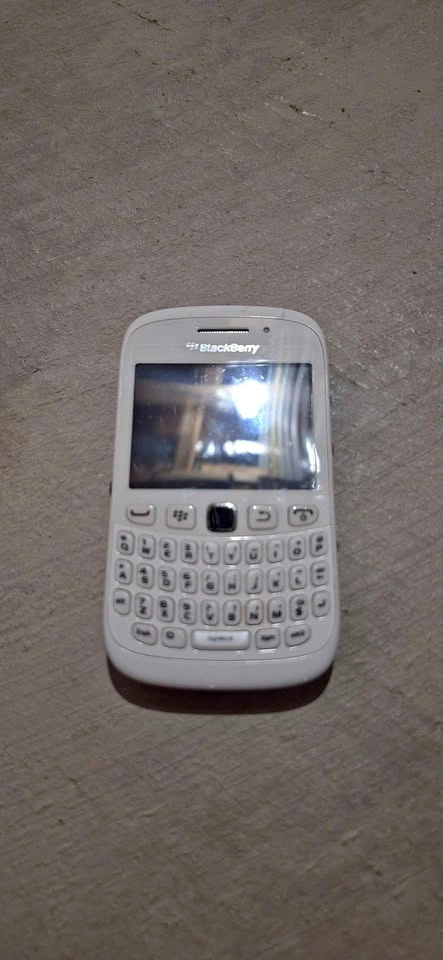Lot of BlackBerry and Motorola Cell Phones