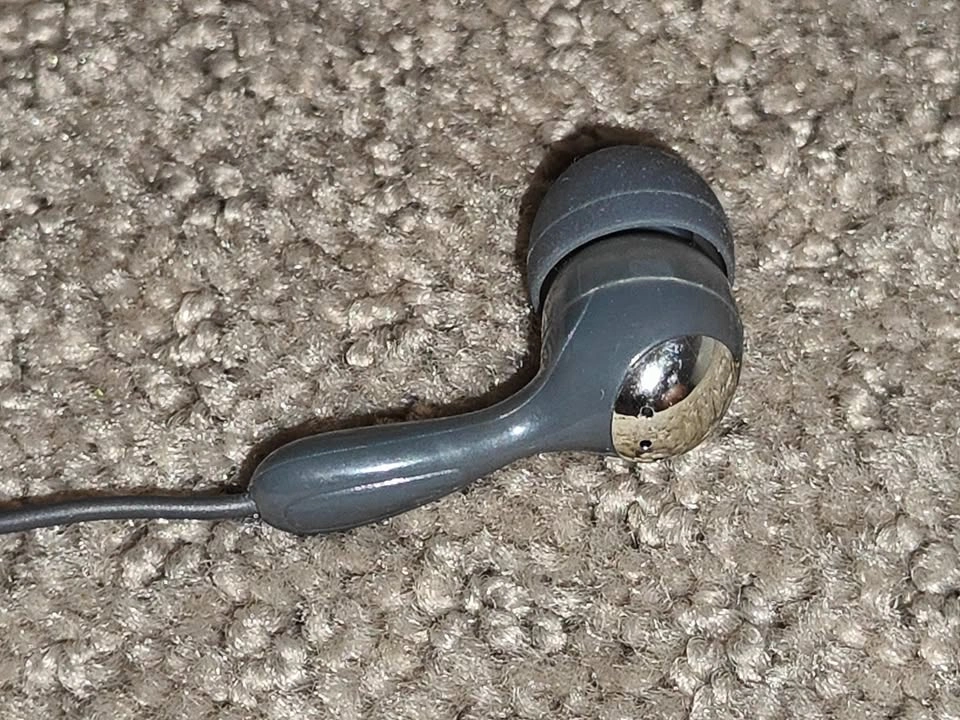Earbud Headphones / Earphones - photo 3