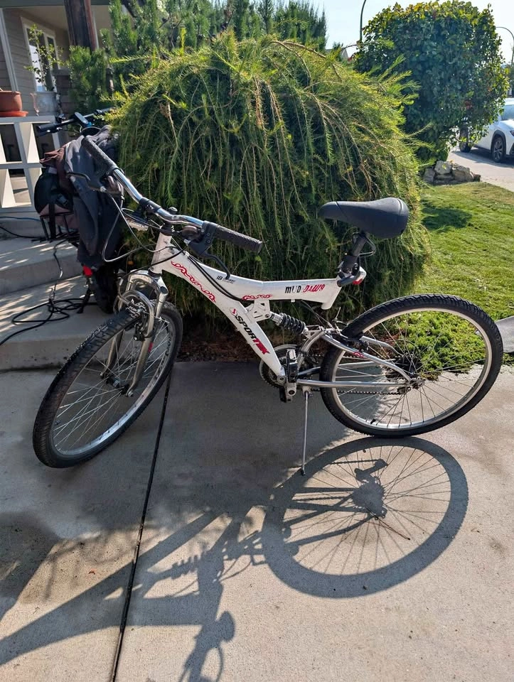 Sportek Mud Dawg 18-Speed Mountain Bike