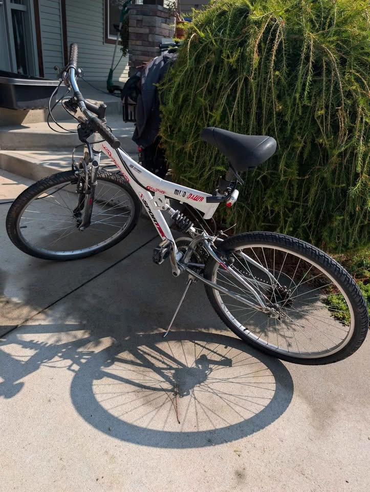 Sportek Mud Dawg 18-Speed Mountain Bike - photo 2