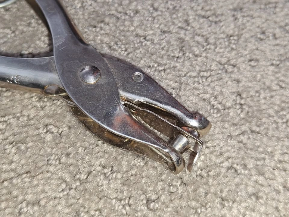 Vintage Heavy-Duty Single Hole Punch – Solid Metal - photo 4