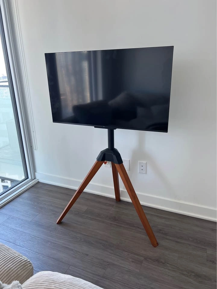 VEVOR Tripod TV Stand – Wooden Legs, Black Metal Frame - photo 2