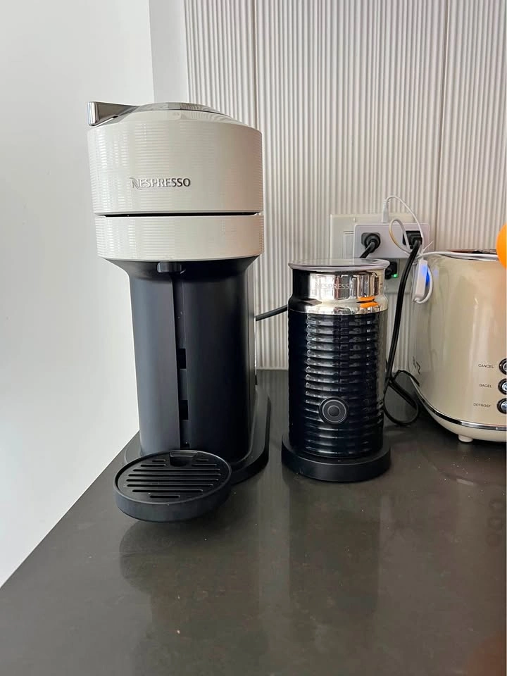 Coffee Machine: Vertuo Next White & FREE Aeroccino