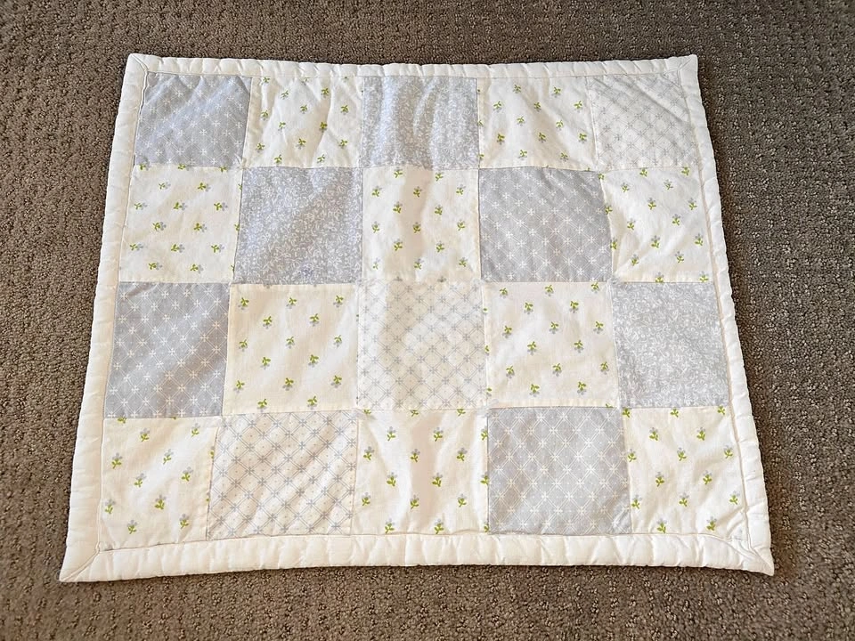 Mini Quilt Baby Security Blanket / Playmat - 16" x 20"