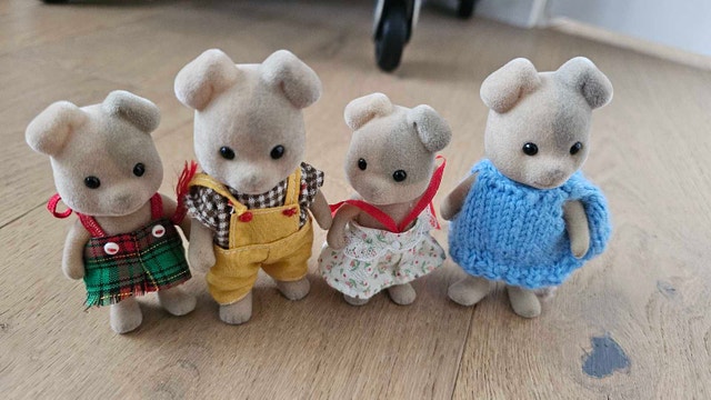 Sylvanian Families Forrester Dog Family