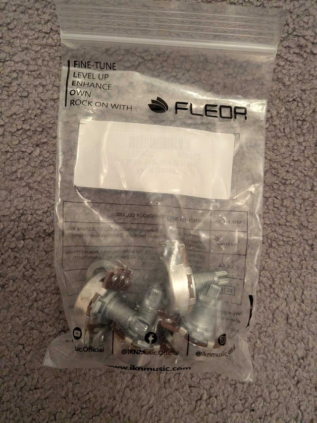 FLEOR 4xFull Size Guitar Volume Pot 18mm Shaft Audio Taper Pot - photo 2
