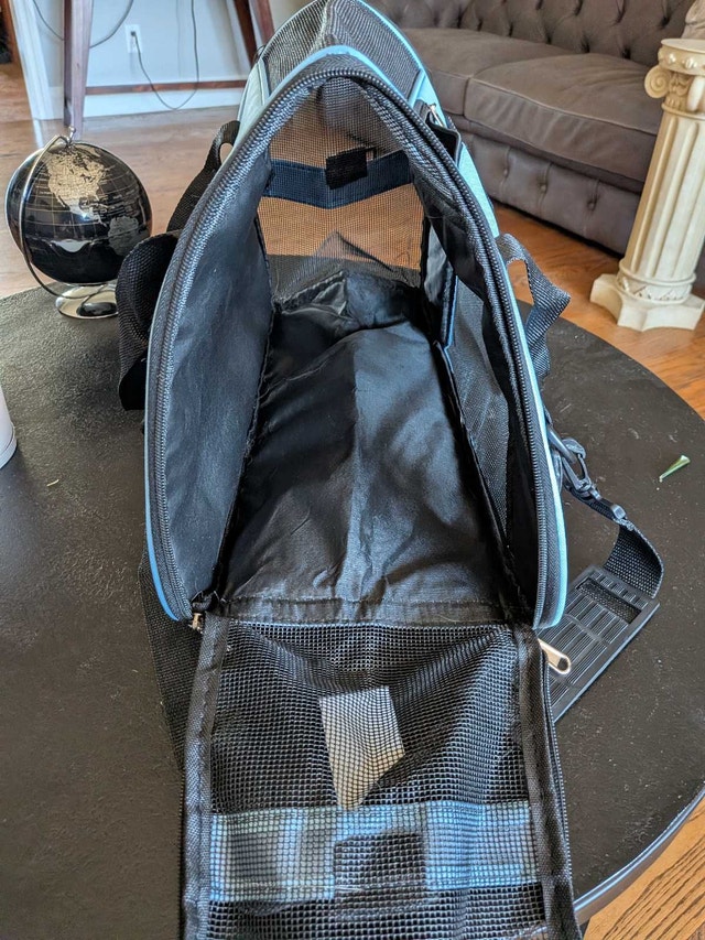 Pet Carrier Bag with Mesh Ventilation - photo 3