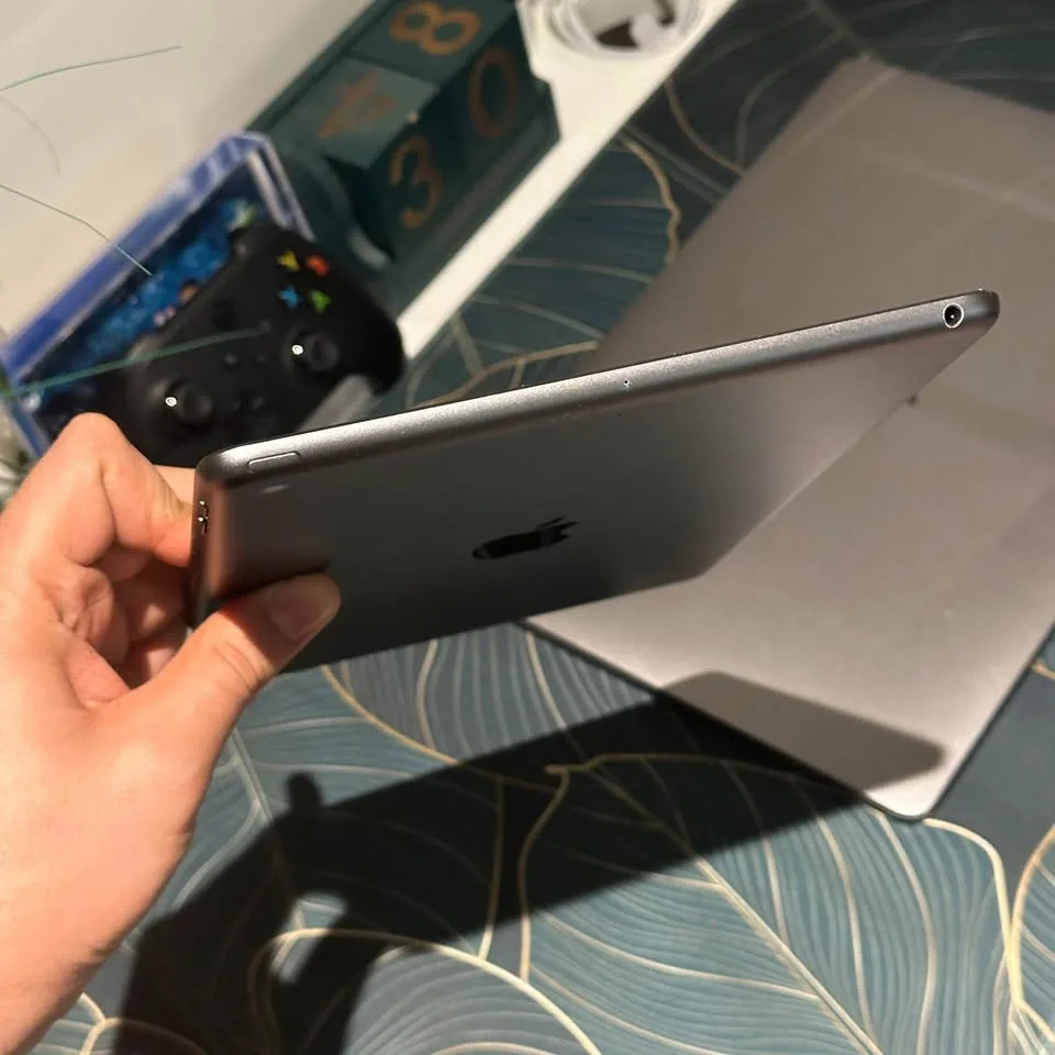 Apple - iPad (7th Gen) - 128 GB - Space Grey image indicator(3)