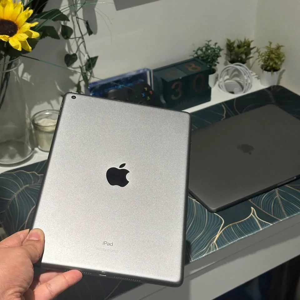 Apple - iPad (7th Gen) - 128 GB - Space Grey image indicator(6)