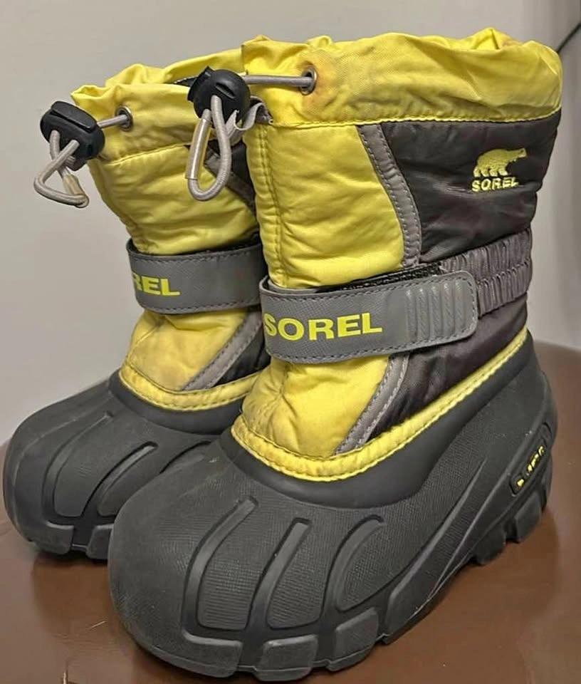 Sorel Kids Snow Boots Size 9-$20-pickup Cochrane