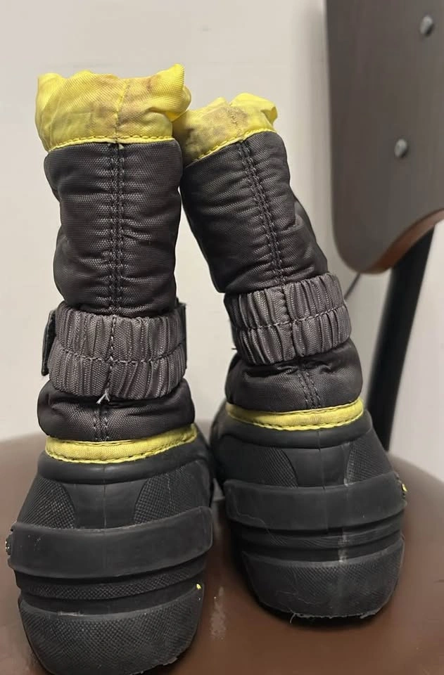 Sorel Kids Snow Boots Size 9-$20-pickup Cochrane - photo 3