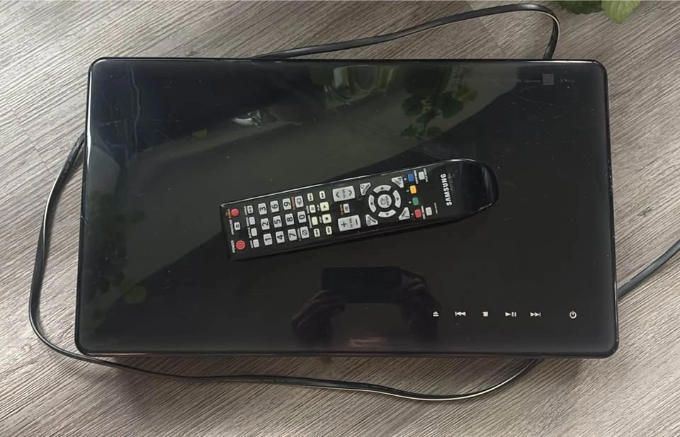 Samsung Blu-ray Disc Player -$25-pickup Cochrane - photo 2