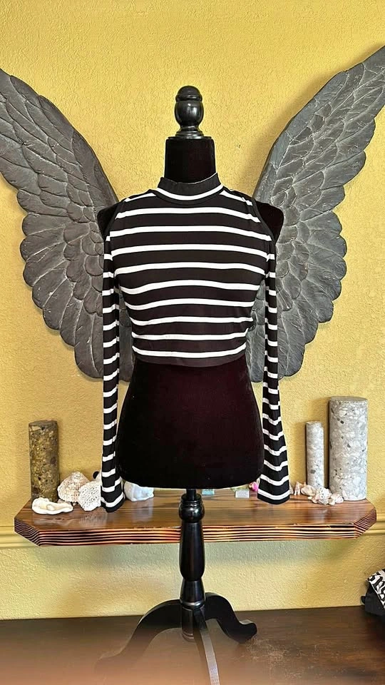 Forever 21 Open Shoulder Longsleeve Crop top