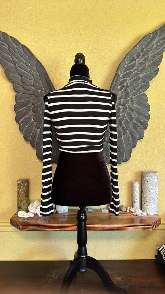 Forever 21 Open Shoulder Longsleeve Crop top - photo 4