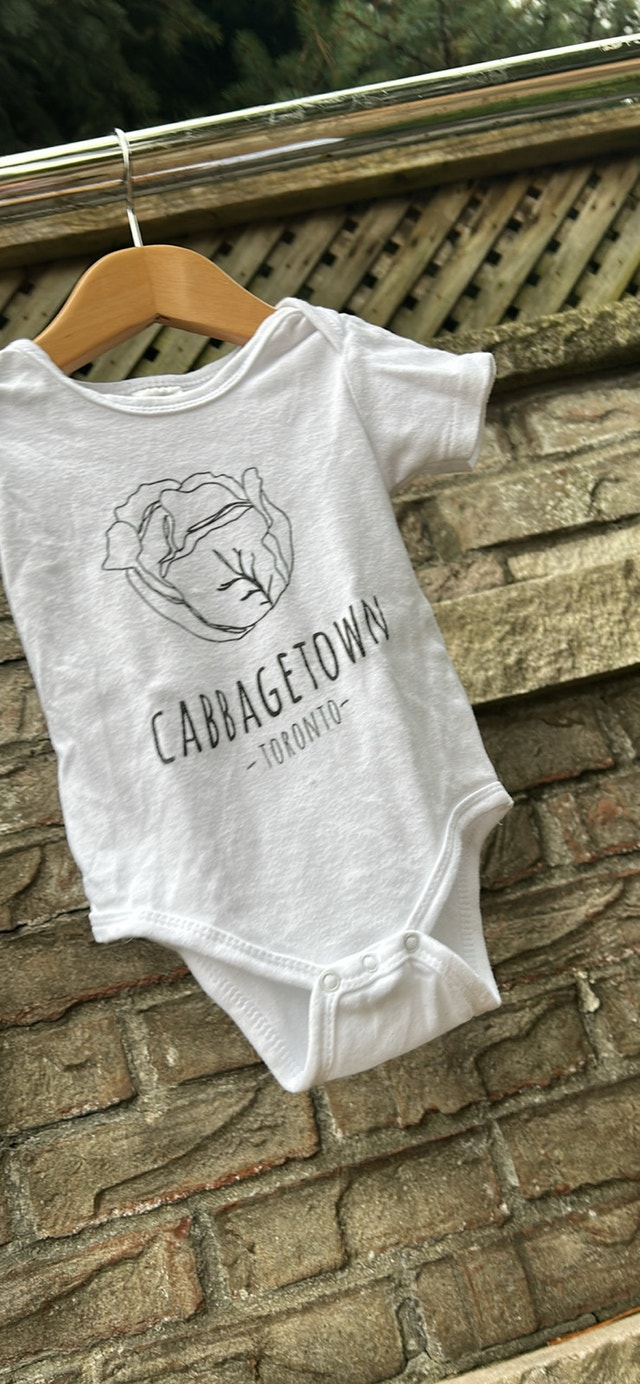 Cabbagetown Toronto White Cotton Onesie - 6M - photo 2