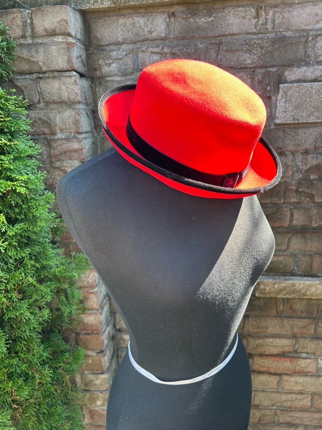 Doeshin Felt Red Hat - photo 2