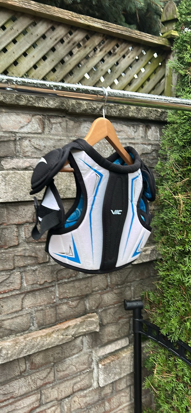 VIC Hockey Shoulder Pads