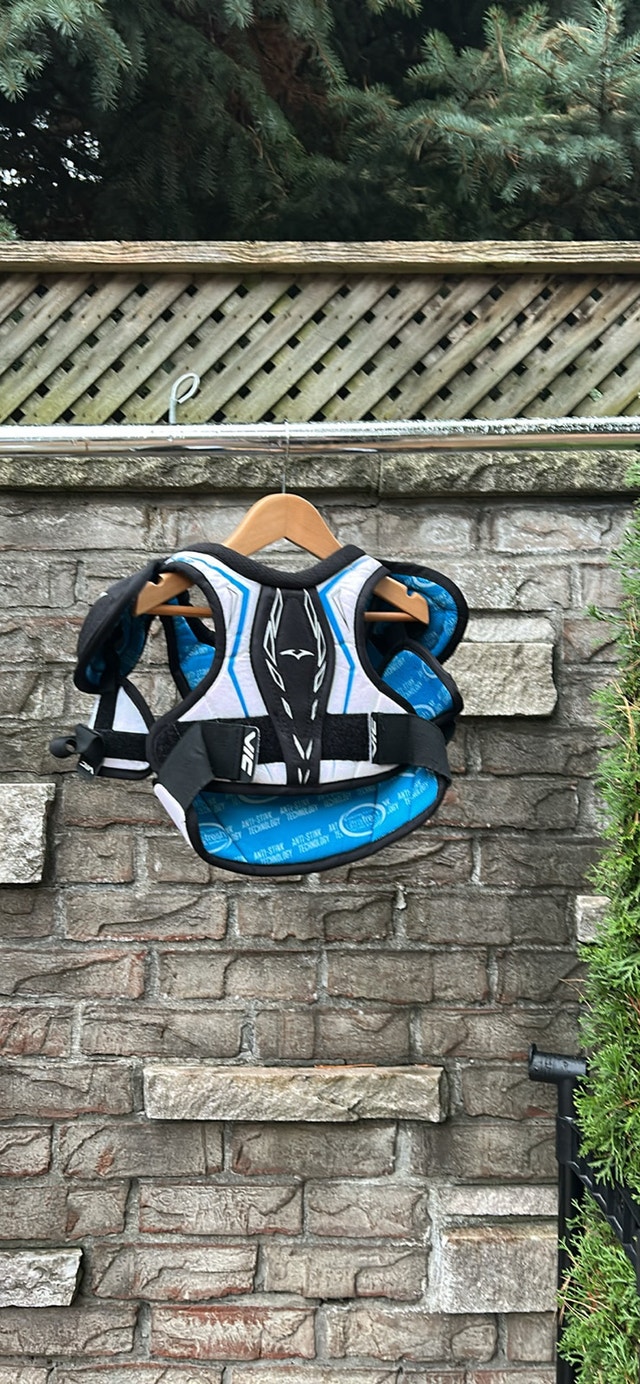 VIC Hockey Shoulder Pads - photo 2