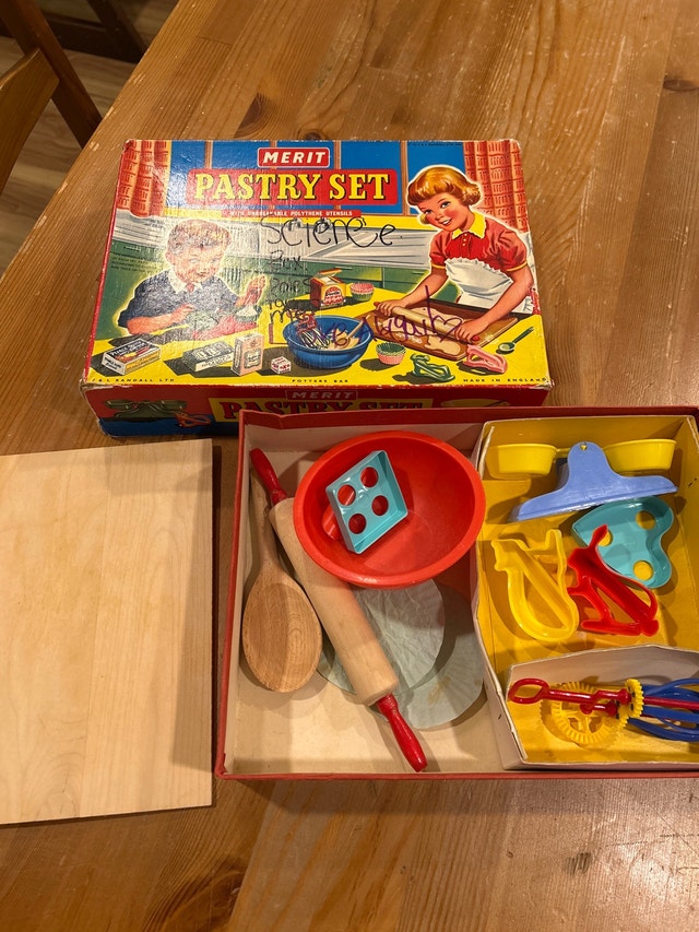 Merit Pastry Set