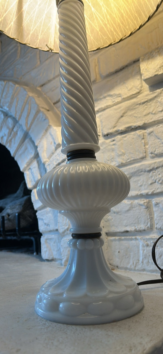 Milk Glass Table Lamp - photo 2