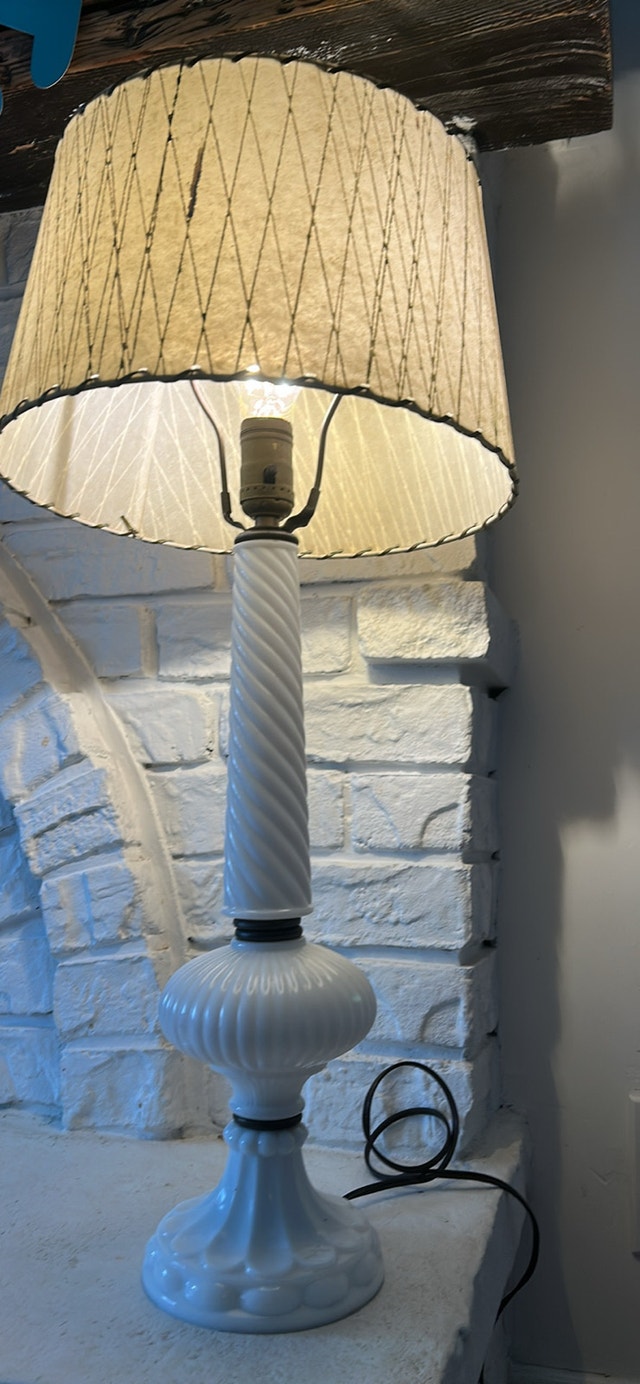 Milk Glass Table Lamp - photo 3