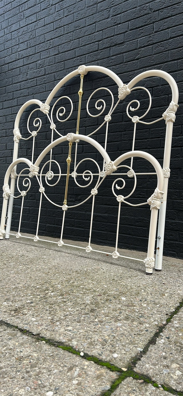 Elliott’s Designs White & Gold Wrought Iron Queen Bedframe - photo 2