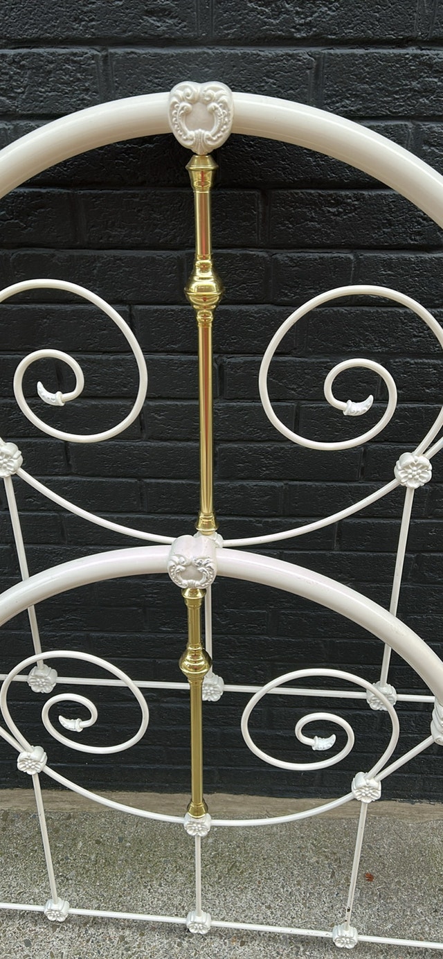 Elliott’s Designs White & Gold Wrought Iron Queen Bedframe - photo 3