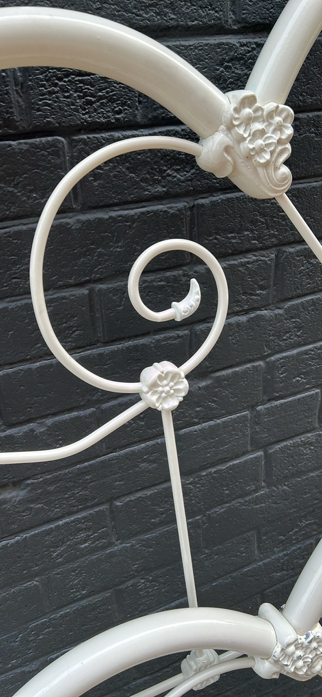 Elliott’s Designs White & Gold Wrought Iron Queen Bedframe - photo 4
