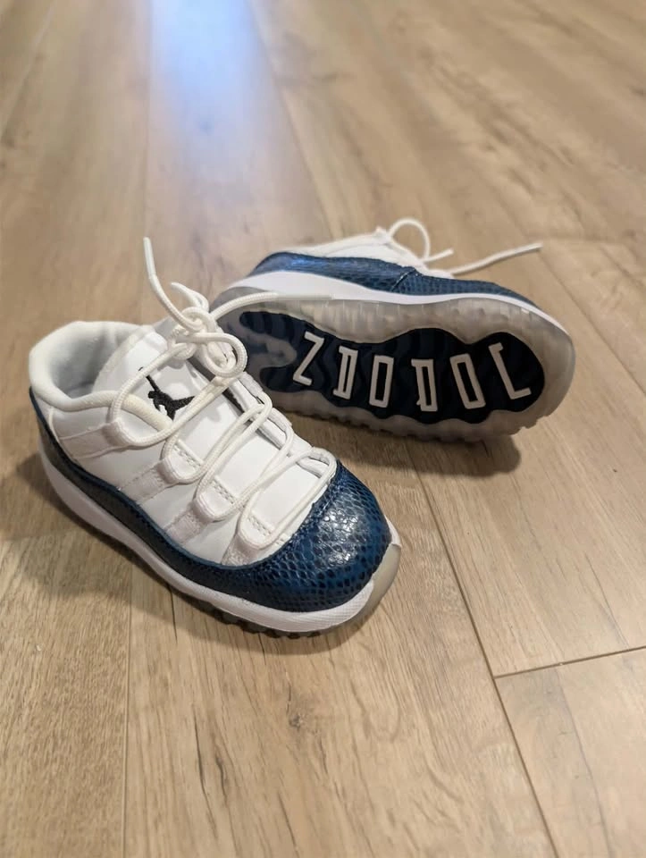 Air Jordan 11 Retro Low Toddler Shoes (8C) - photo 2