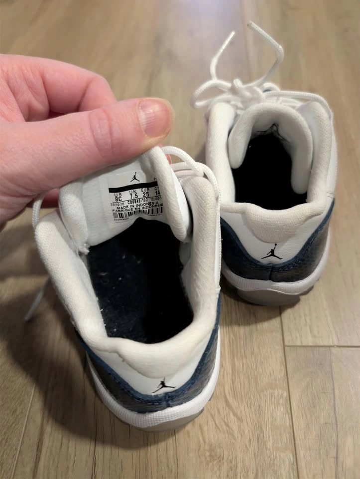 Air Jordan 11 Retro Low Toddler Shoes (8C) - photo 3