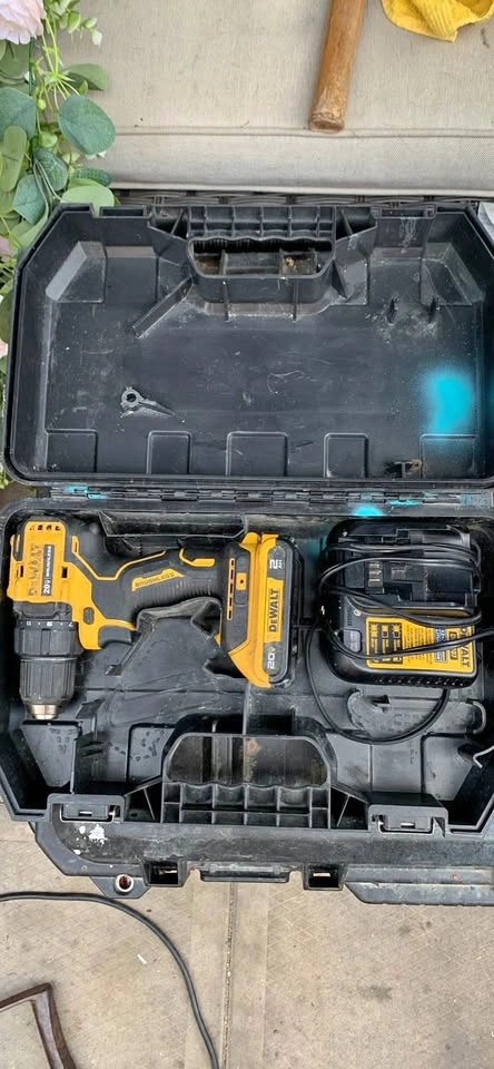 DeWalt 20V Brushless Drill Kit