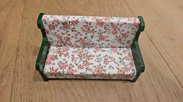 Sylvanian Families Green Floral Sofa