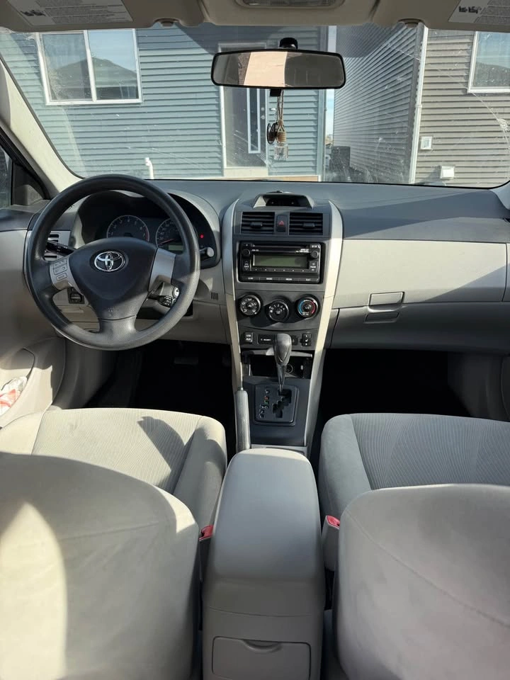 2013 Toyota Corolla - photo 2