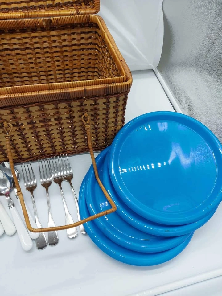 Vintage Wicker Basket with Set Of 4 Dinnerwear - photo 2