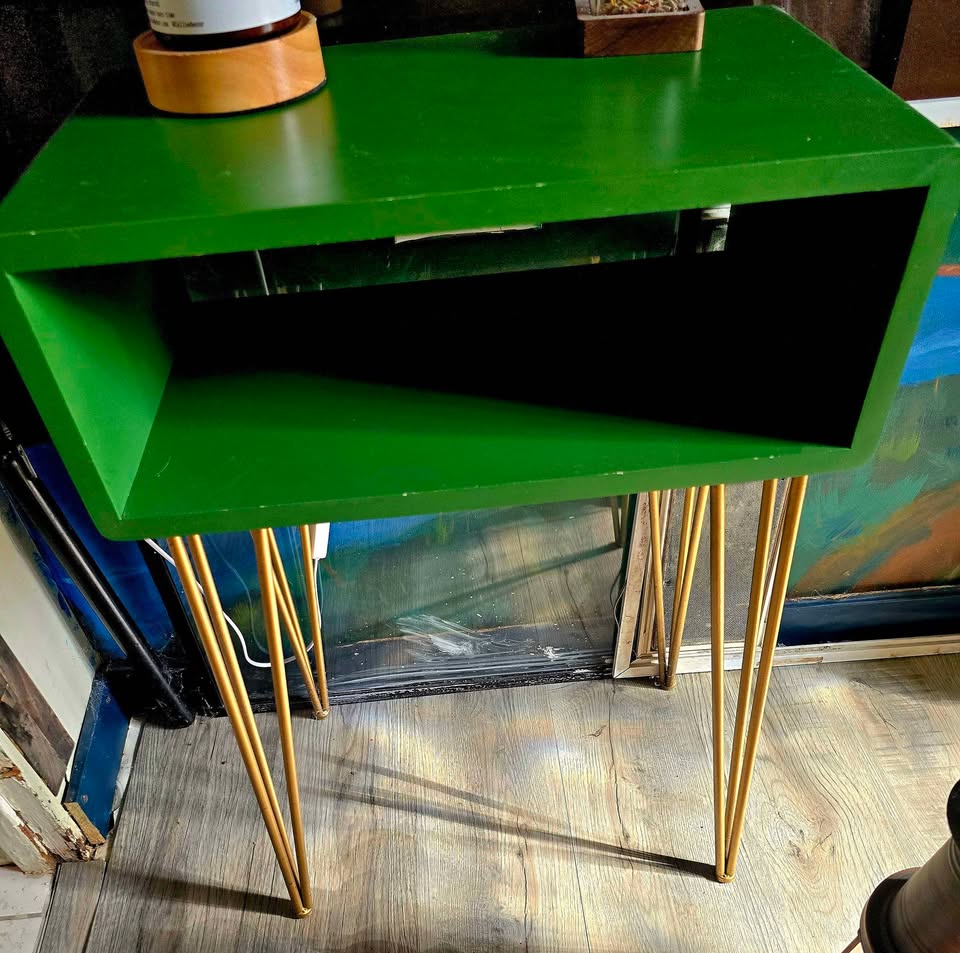 Small Green Side Table with Gold legs - photo 2
