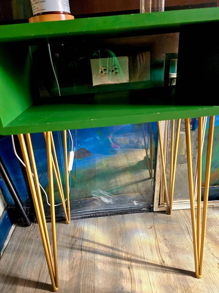 Small Green Side Table with Gold legs - photo 3